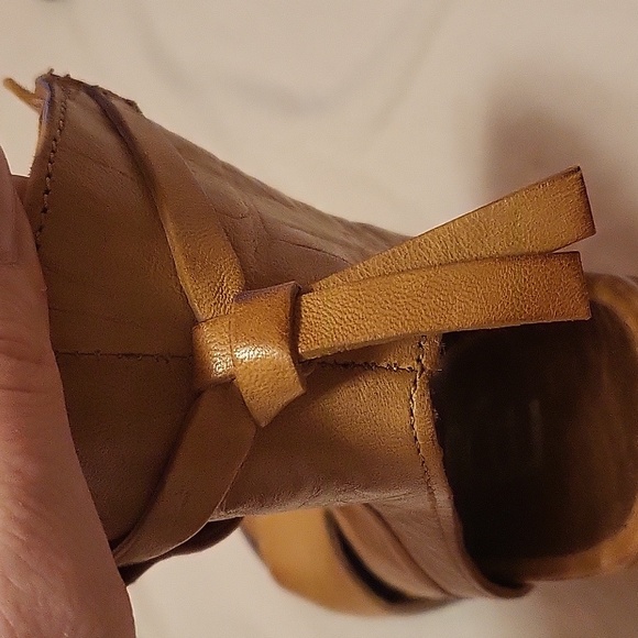 Open Toe Tan Wedge - Picture 6 of 8